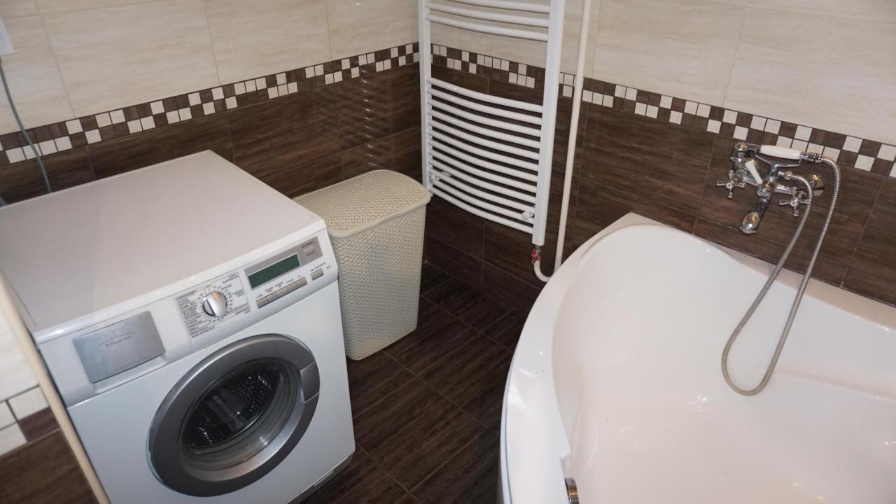 Édes Otthon Apartman Gyula Esterno foto