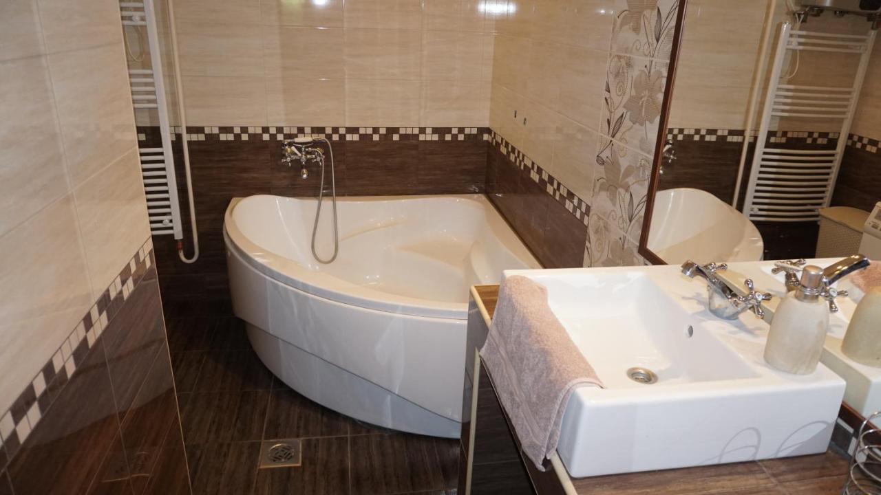 Édes Otthon Apartman Gyula Esterno foto