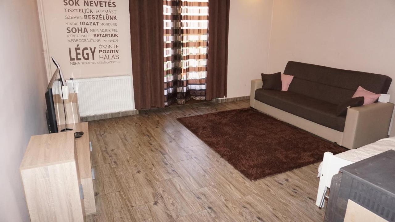 Édes Otthon Apartman Gyula Esterno foto